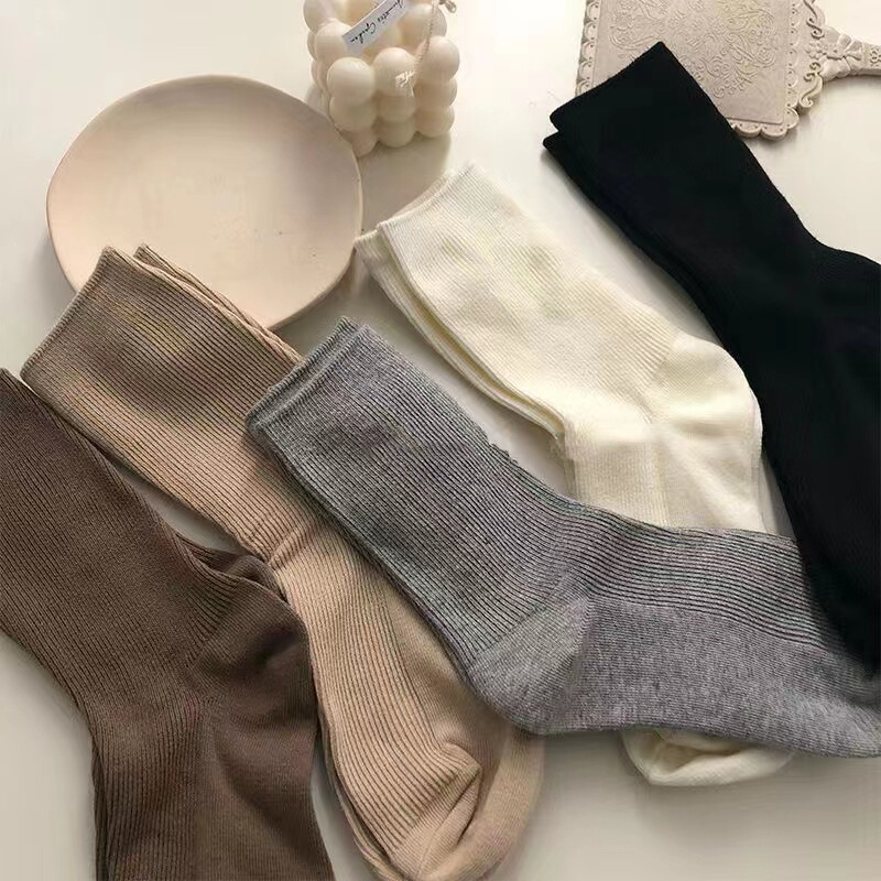 Milk white socks Women's Mid-tube socks cotton ins fashionable jk autumn and winter brown Black Spring and Autumn boneless stockings Mori Milk white socks Women's Mid-tube socks cotton ins fashionable jk autumn and winter brown Black Spring and Autumn boneless stockings Mori