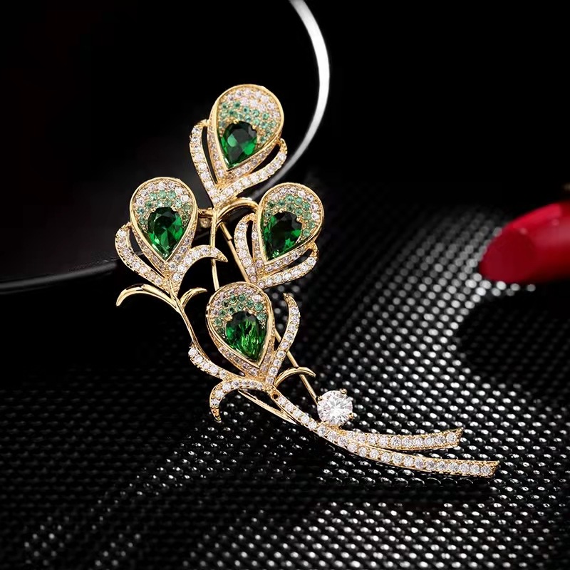 Vintage Inlaid Zircon Green Crystal Brooches for Women Fashion Dinner Dress Corsage Pins Luxury Jewelry Shawl Clothing Accessories Brooch Pins