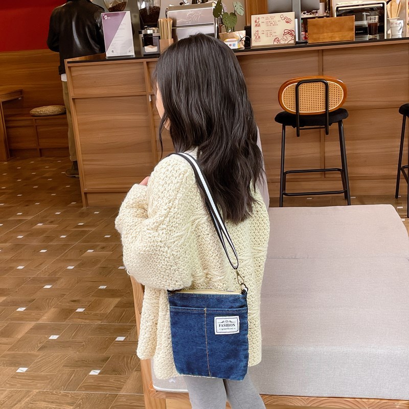Bolsas de niños de denim de moda, etiquetas de moda, bolsas cuadradas, nuevas bolsas de hombro de comercio exterior para hombres y mujeres.