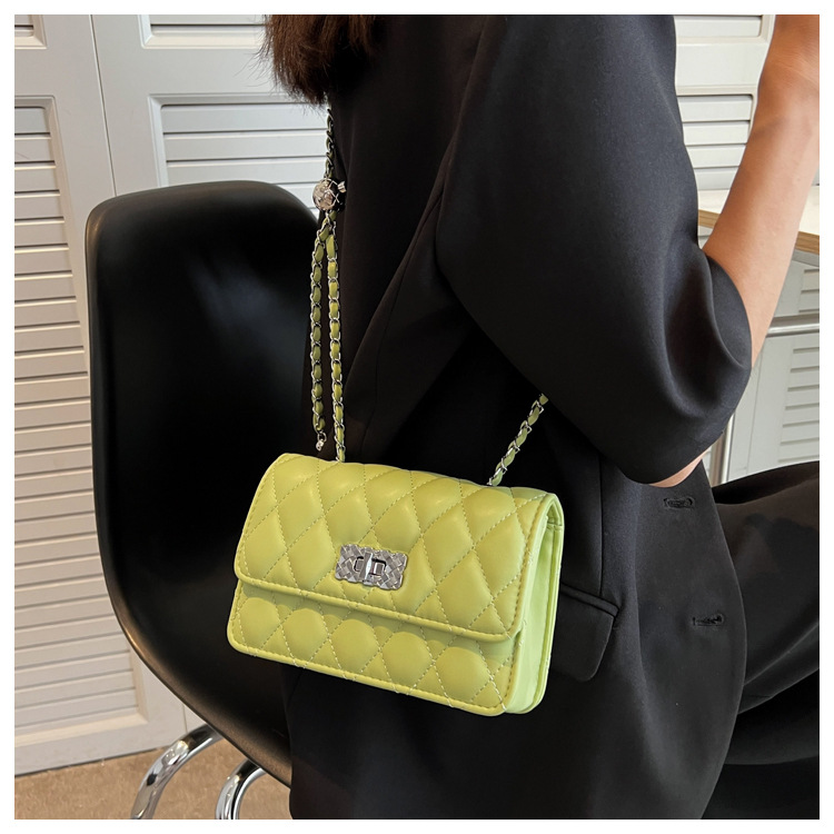 Mujeres Básico Moda Estilo Clásico Color Sólido Lingge Superficie Suave Cadena Cuadrado Hebilla Cuero Sintético Bolsa De Hombro Bolso Cuadrado Bolsa Para Las Axilas display picture 3