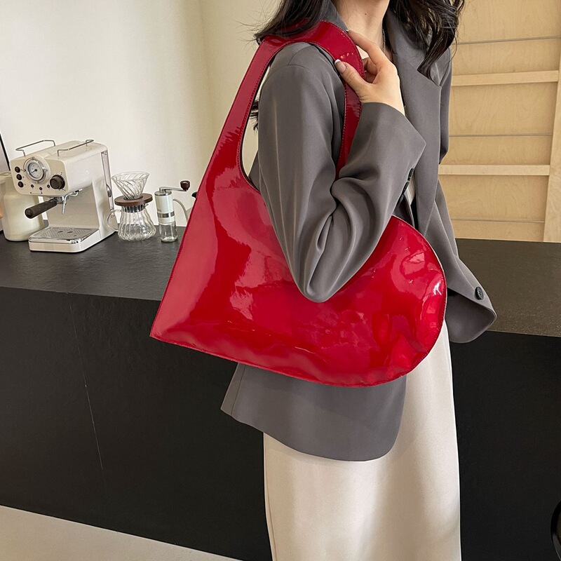 Cross-Border New Style Personalized Creative Patent Leather Heart-Shaped Shoulder Bag Underarm Bag Handbag Photo Bag Women's Bag Pu Bag Foreign Trade Model