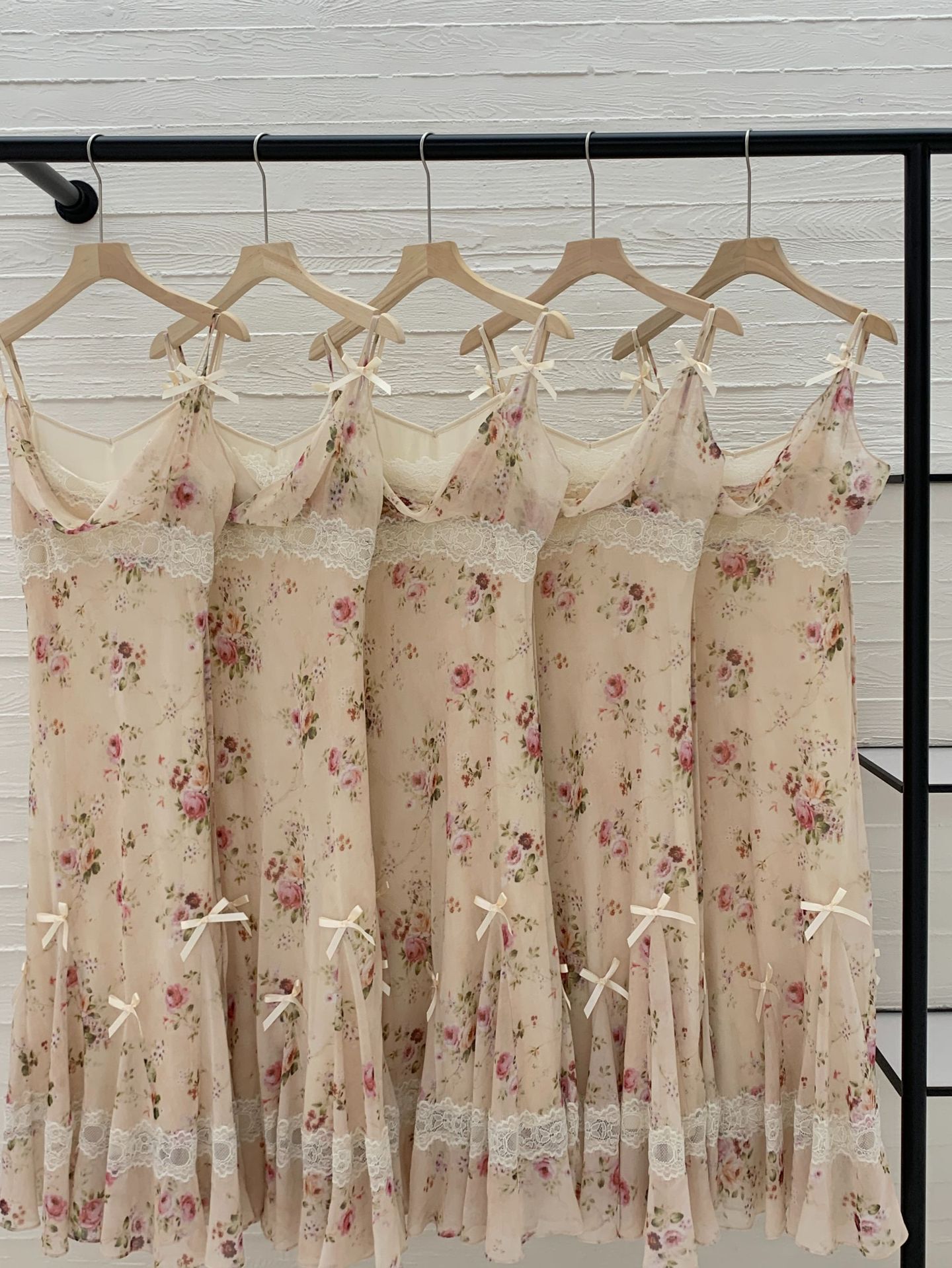 GraceChic Disponibile Estate 2025 Nuovo Vestito Coreano Dongdaemun in Pizzo Francese Floreale con Spalline e Fiocco da Donna_voghion.com