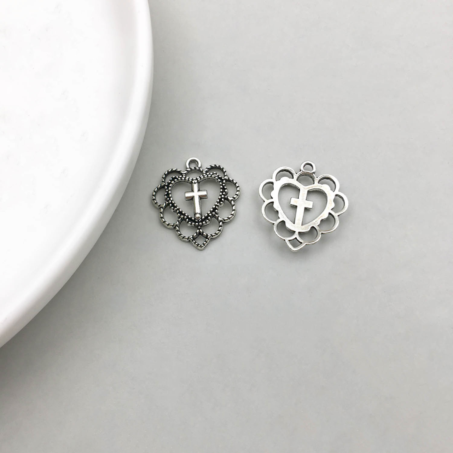 1 Nueva antigua aleación de plata Cruz serie simulación amor Cruz colgante DIY accesorios de la joyería