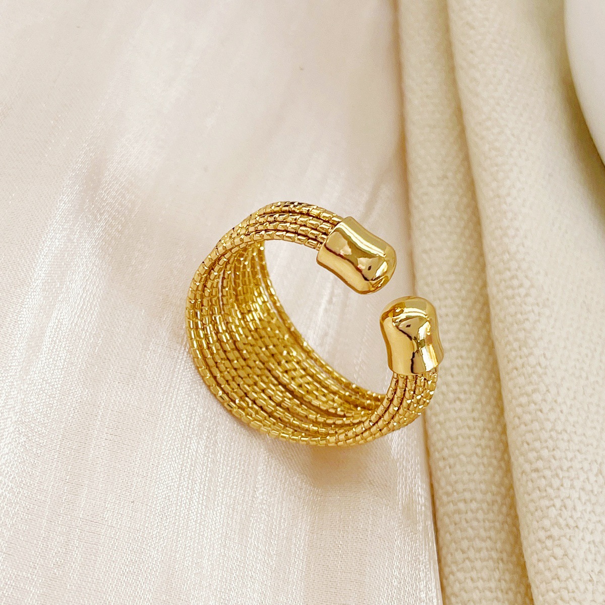 C 자 모양의 과장된 유럽과 미국의 개성 중공업 귀걸이 반지 다층 콜드 스타일 쥬얼리 세트 멀티 라인 하이 엔드