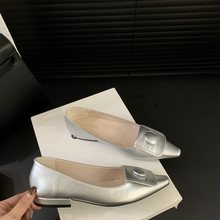 2024春季新款韩版尖头浅口银色单鞋女气质一脚蹬通勤工作奶奶鞋