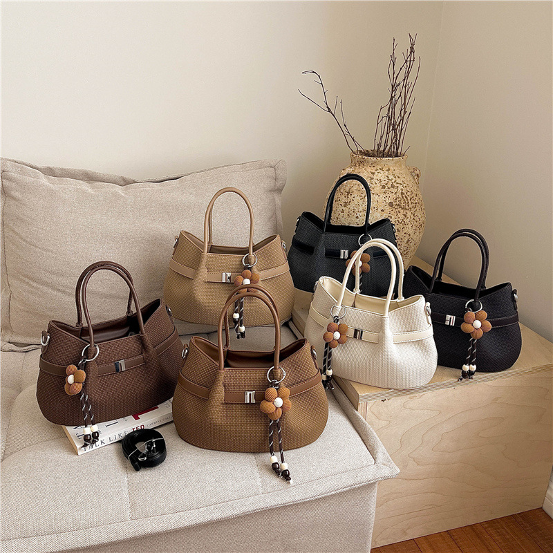 Autumn and winter vintage small bag for women 2026 new fashion versatile crossbody bag with a high-end feel for going out