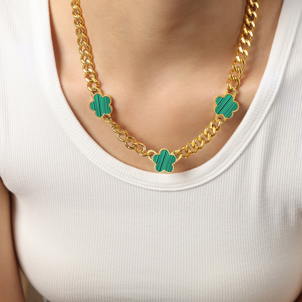 Flor de cinco hojas de la Reina Madre con incrustaciones de collar de diseño de acero de titanio chapado en oro de 18 quilates todo partido pulsera de cadena gruesa traje de joyería