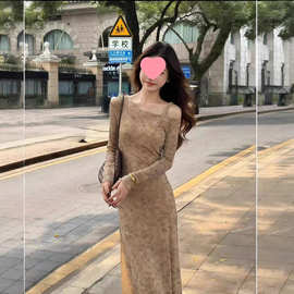 新款秋冬季性感斜肩长袖连衣裙女收腰显瘦修身气质长裙