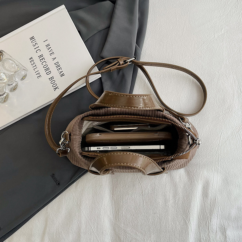 Bolso de terciopelo transfronterizo para mujer 2024 nuevo bolso de mujer de gran capacidad de pana de moda bolso de costura de color de contraste de moda