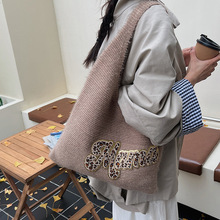 秋冬季大容量针织包包女2025新款通勤单肩包松弛感毛线托特水桶包