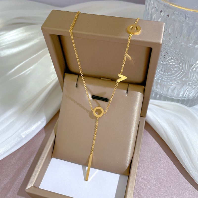 Collana minimalista in oro autentico da coppia AMORE, accessorio femminile con catena rossa con clavicola a rete_voghion.com