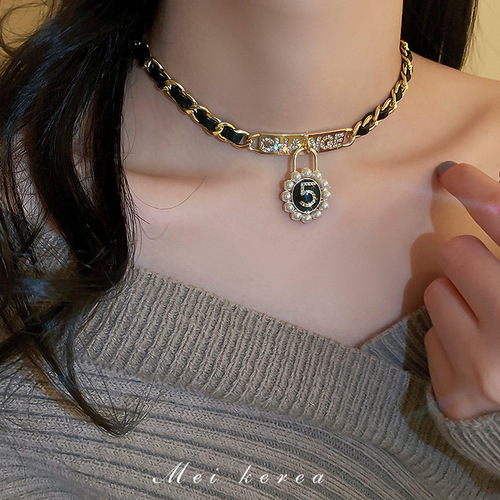 Autumn and winter retro diamond-encrusted letter pearl flower leather winding necklace high-end temperament sweater chain internet celebrity necklace