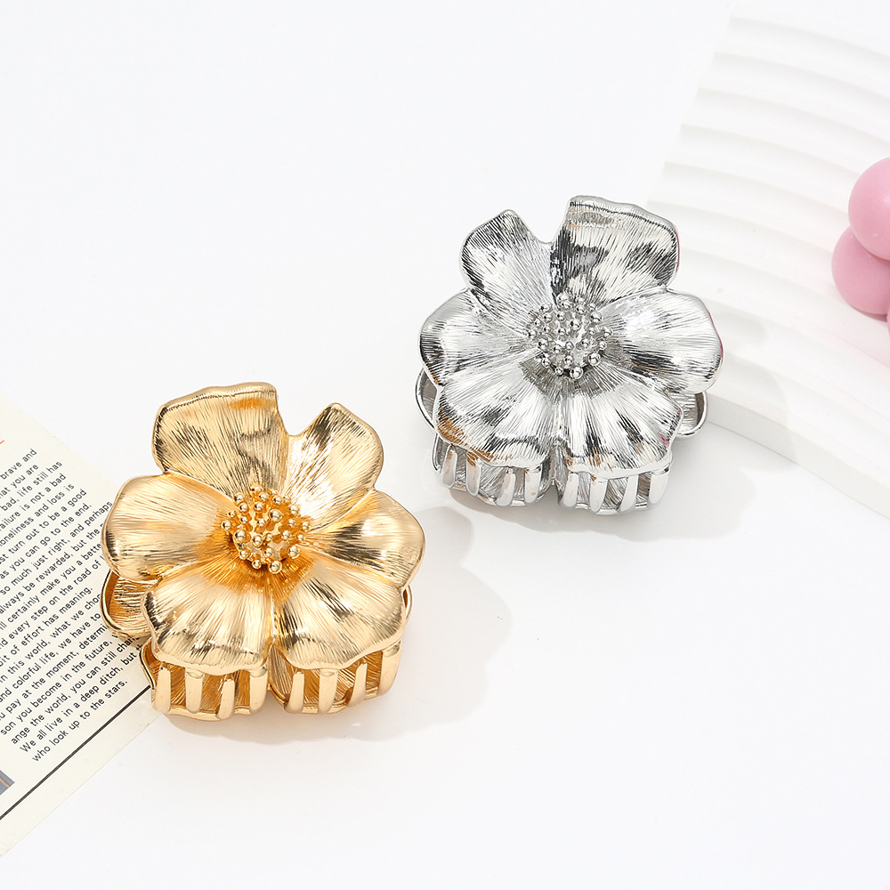 European and American Style Hair Clip Alloy Petal Claw Clip for Women, Simple and Elegant Small Claw Clip for Thin Hair, Shark Clip Hair Accessory
