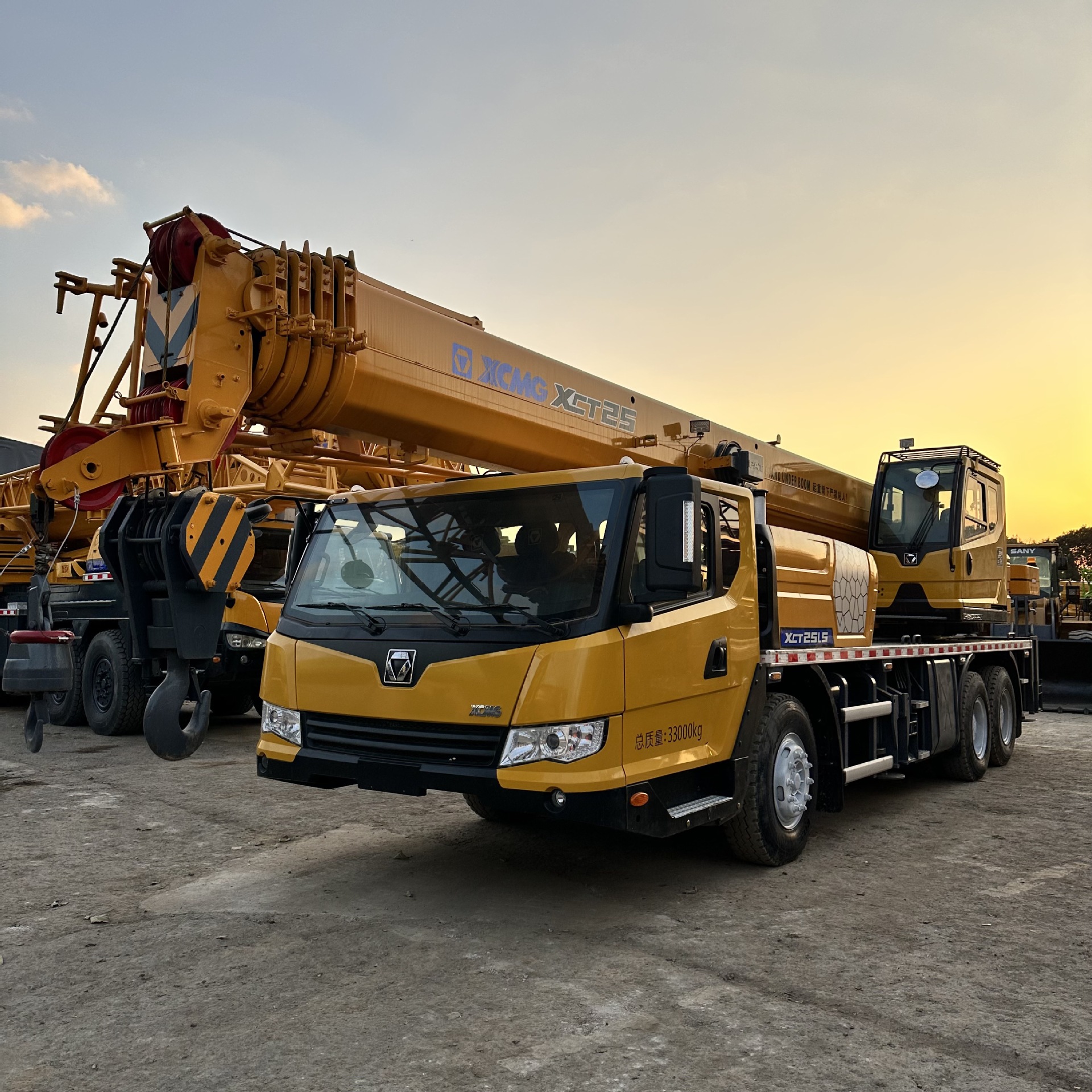 Venta de segunda mano XCMG 25 toneladas grúa precio de exportación barato formalidades completas grúa grúa de automóviles XCMG