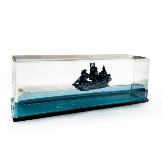 Tiktok cruise ship fluid drifting bottle Titanic Black Pearl floating acrylic decompression decorative ornaments