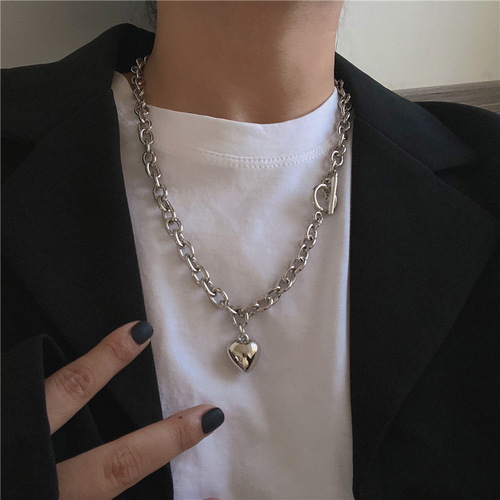 Niche Design Instagram-Worthy Heart-Shaped Pendant Clavicle Chain with OT Clasp | Internet-Famous Hip-Hop Disco-Ready Cold-Style Heart Necklace for Women