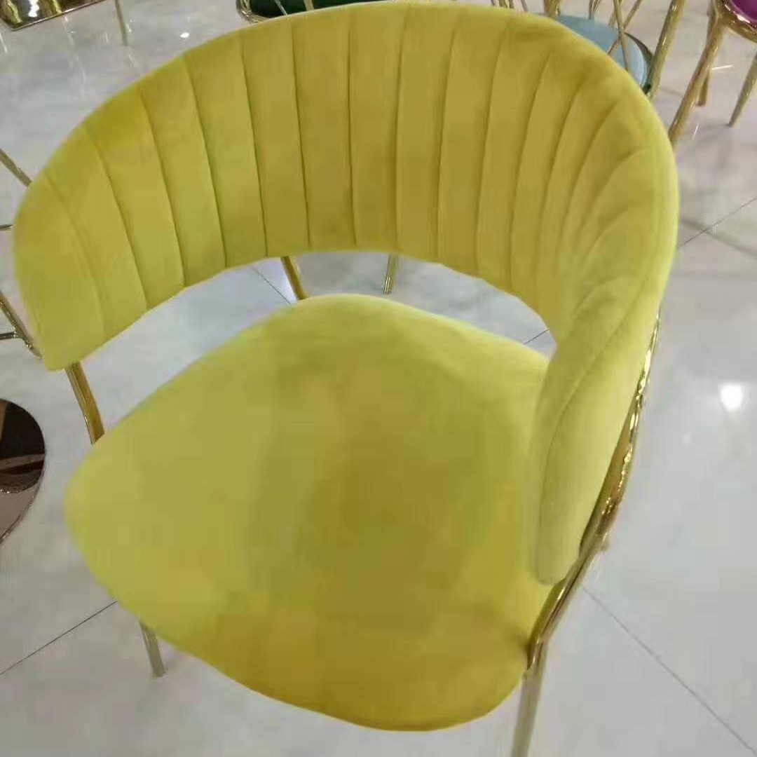 노란색