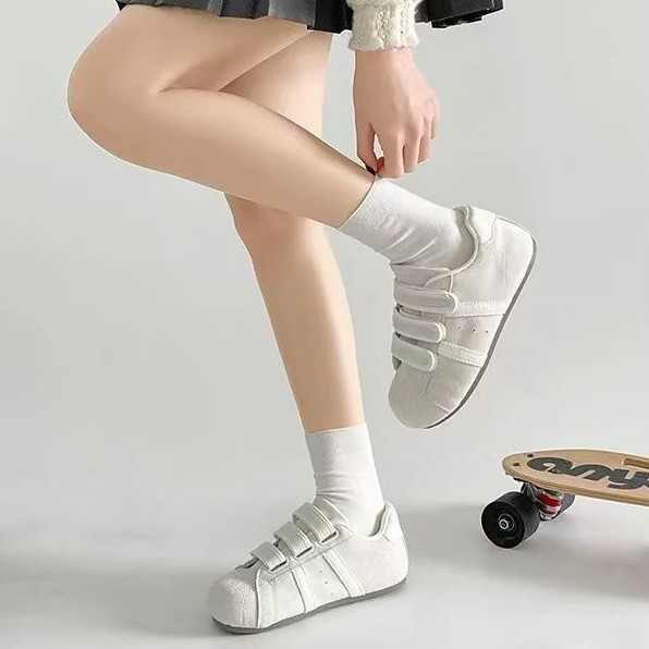 2026 primavera y otoño nueva moda versátil zapatos de skate deportivo casual nicho zapatos de entrenamiento de la ley retro velcro zapatos de pan
