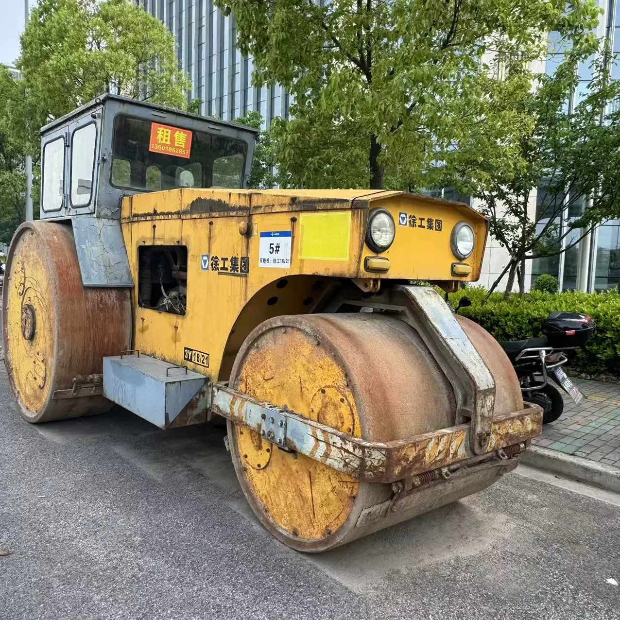 Б/у дорожный каток XCMG 3Y18/21, оборудование для уплотнения дорожного покрытия продается по низкой цене, прямые продажи в Шанхае.