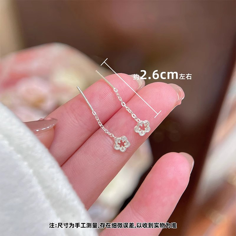 银色花朵耳线