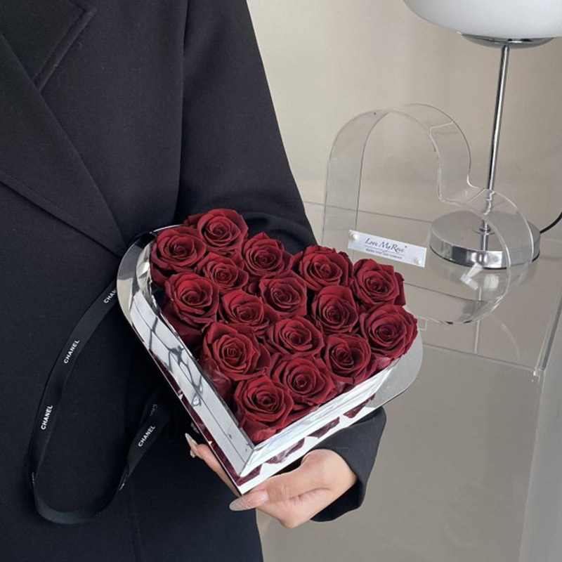 Rosa eterna de flores reales con temática de amor, producto terminado en caja de regalo acrílica, un regalo de alta gama para novia en el Día de San Valentín chino.
