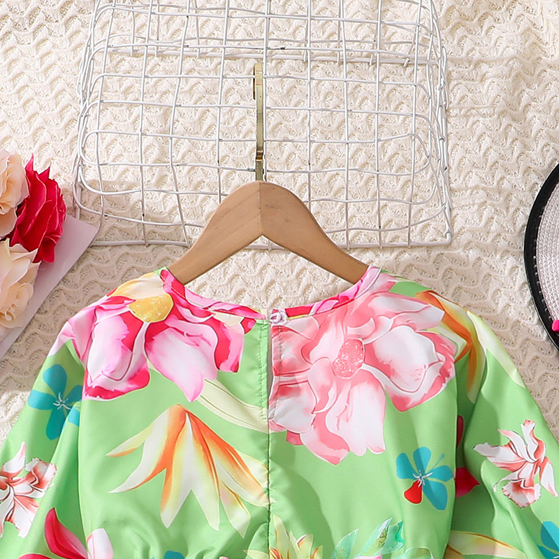 Flickset med blommig tröja och byxor för hösten_voghion.com