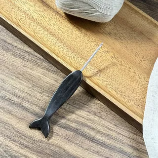 Little whale ebony total length 12cm