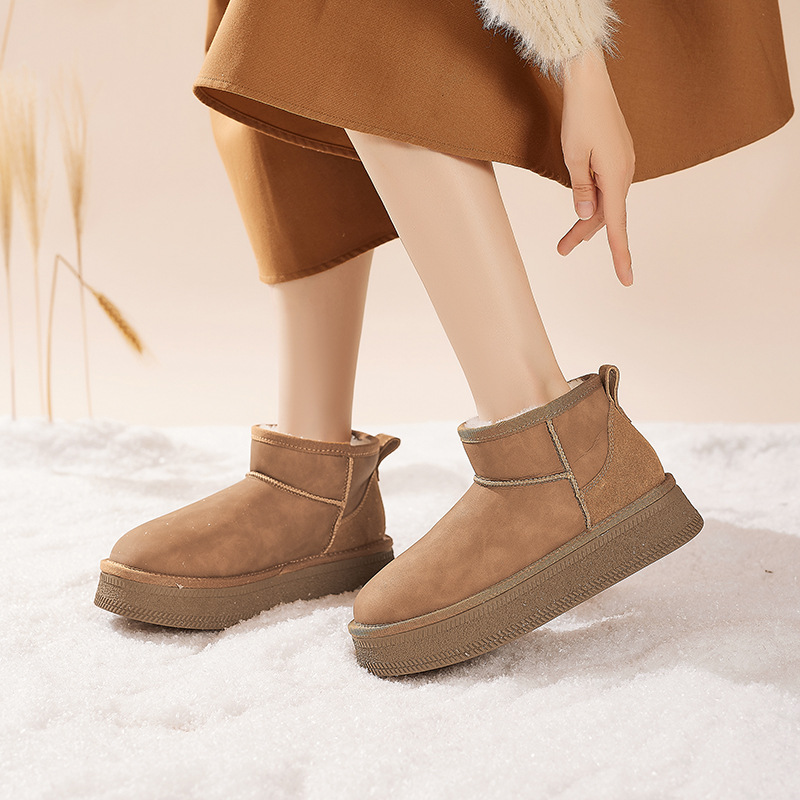 Botas de nieve de fondo grueso para mujeres 2025 nuevos zapatos de invierno perezosos con un pie de terciaria y pan de algodón grueso