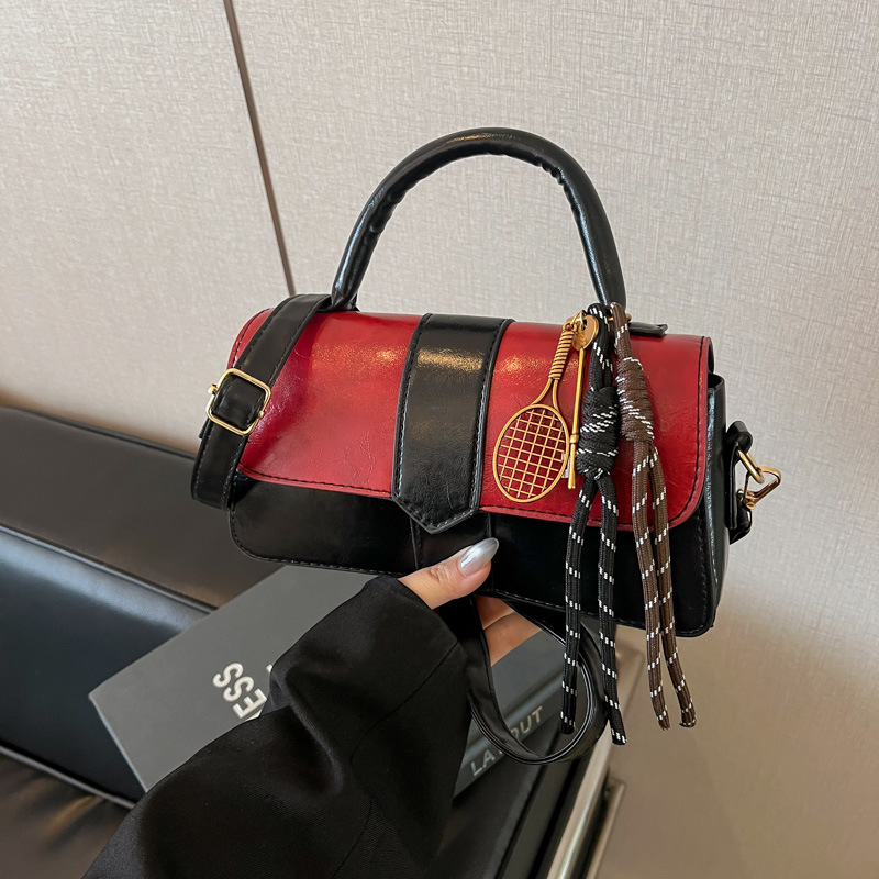 Este año, bolsos populares de color contrastante para mujeres 2025, nuevos bolsos de mano de moda, bolsos cuadrados, bolsos de nicho literario.