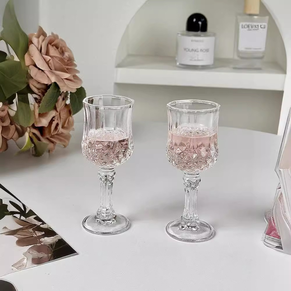 Mini copa de vino de pie alto para niñas, vidrio casero lindo, copa de vino blanco de un bocado, atmósfera avanzada, copa de vino de frutas dulces