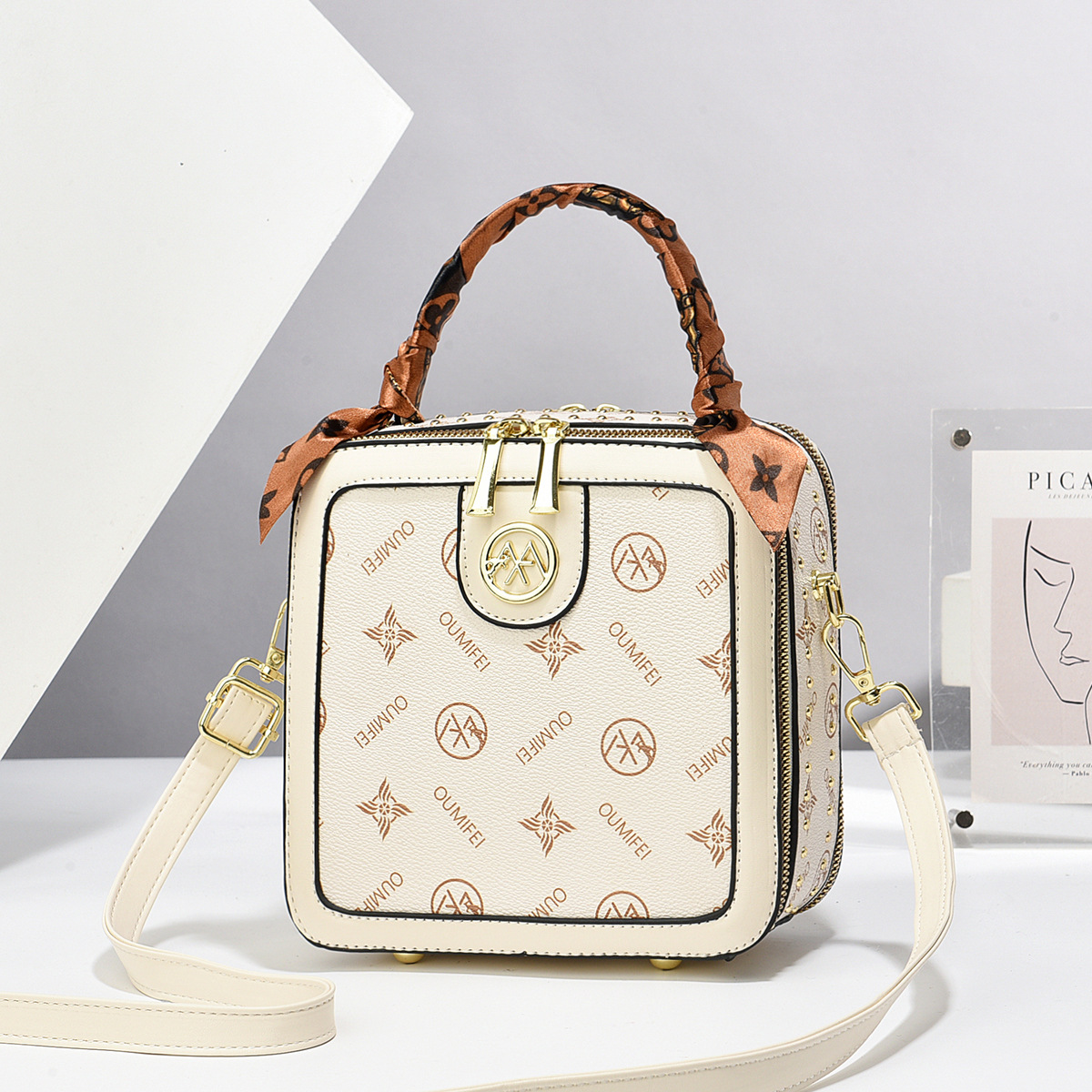 Nuevo bolso portátil Versión coreana de la textura de un solo hombro liso bolso diagonal moda femenina bolso de comercio exterior fabricante femenino 2025