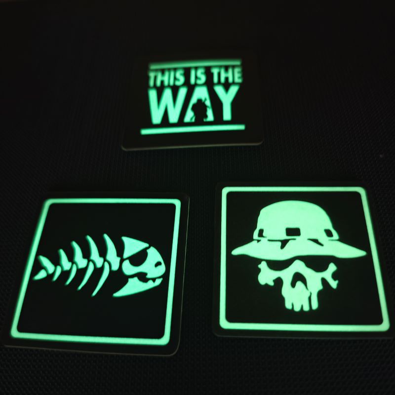 Brazalete de PVC Velcro diablo pirata serie de peces reflectores de luz nocturna insignia moral insignia gancho de disparo compuesto