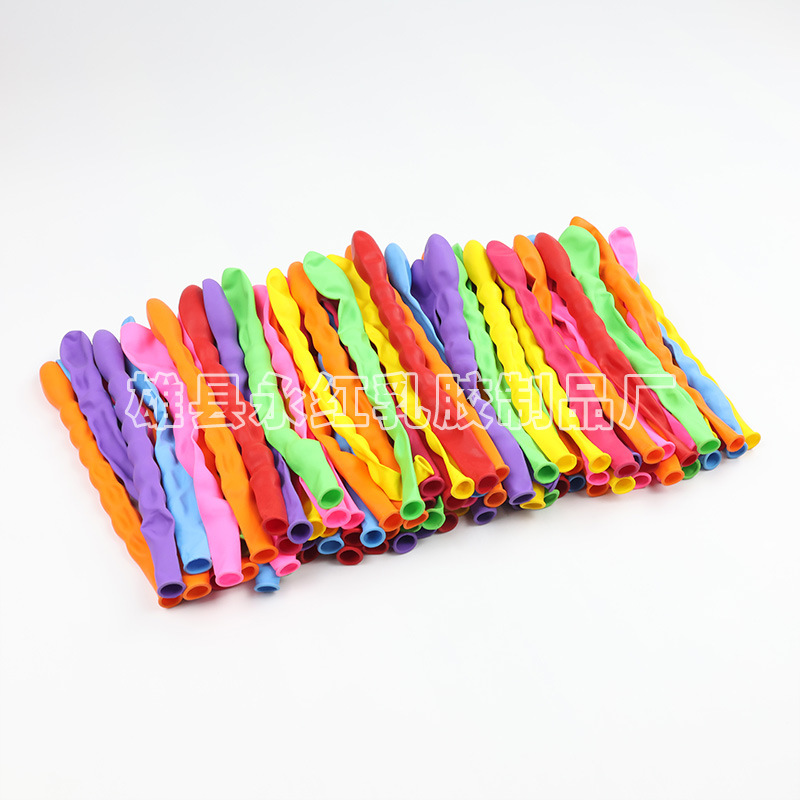 Los fabricantes venden al por mayor pequeños ocho globos de látex en el mercado nocturno, decoran los globos al aire libre, decoran los globos de cumpleaños