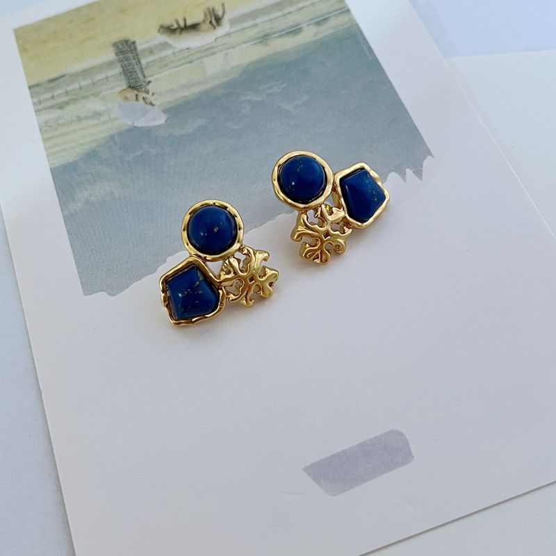 Oversized Sculptural Clear Acrylic Clip-on Earrings Modern Design_voghion.com