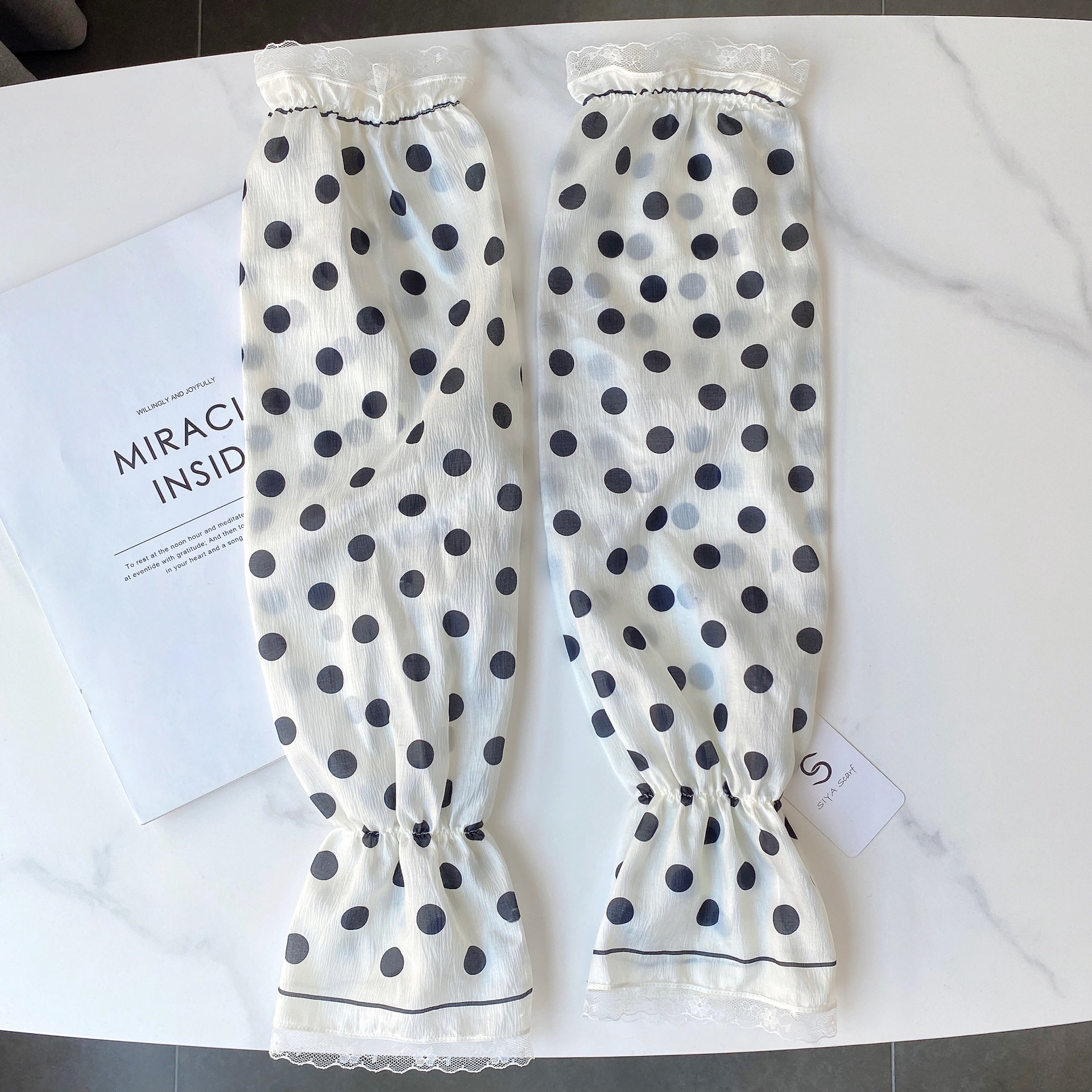 Verano estilo coreano ligero transpirable overse manga de encaje de las mujeres protección solar fresca manga de hielo satinado protección del brazo de conducción al aire libre al por mayor