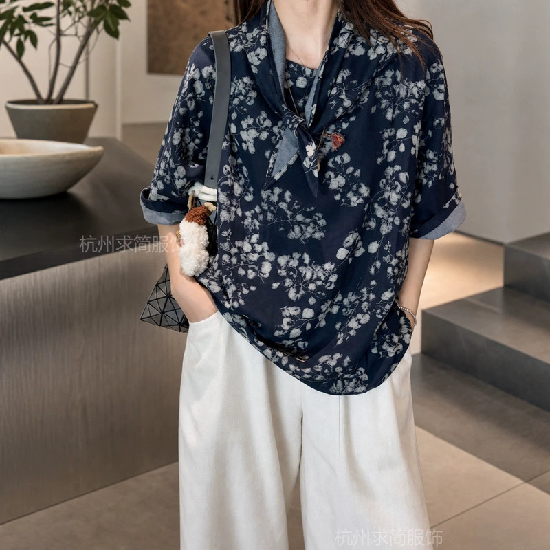 Simplicity is now trending, and you will naturally fall in love with it~ Japanese-style floral aesthetics, relaxed-fit blouse