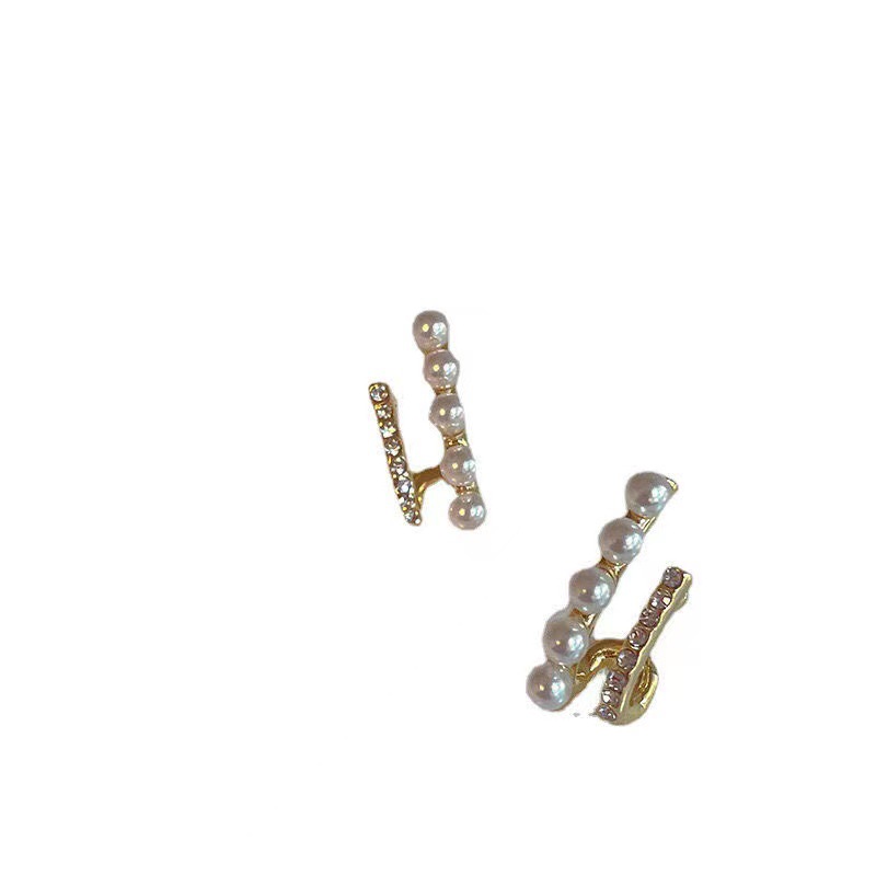 Cubic Zirconia And Pearl Stud Earrings For Everyday Elegance_voghion.com
