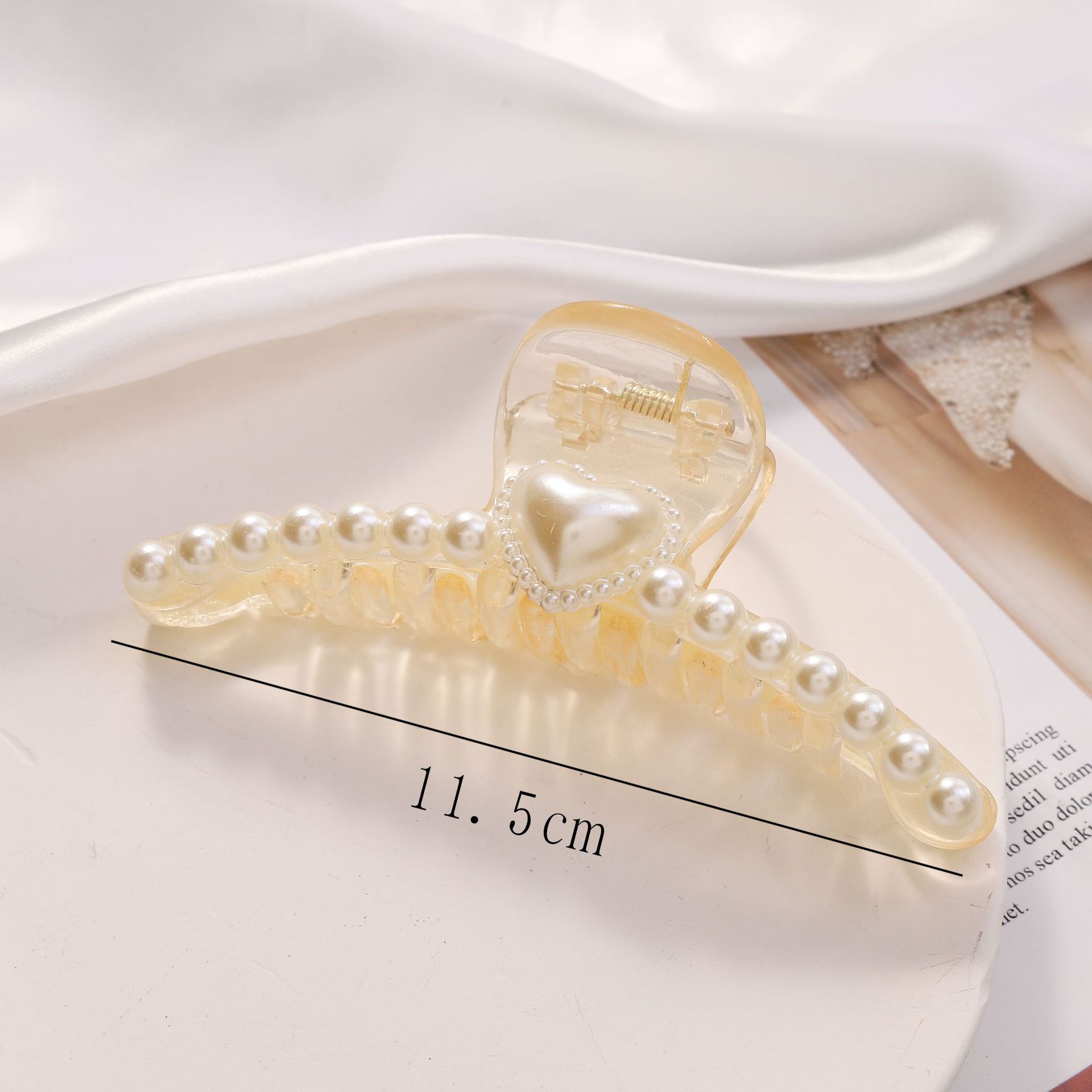 Fashion Geometric Square Heart Shape Arylic Imitation Pearl Hollow Out Hair Claws 1 Piece display picture 2