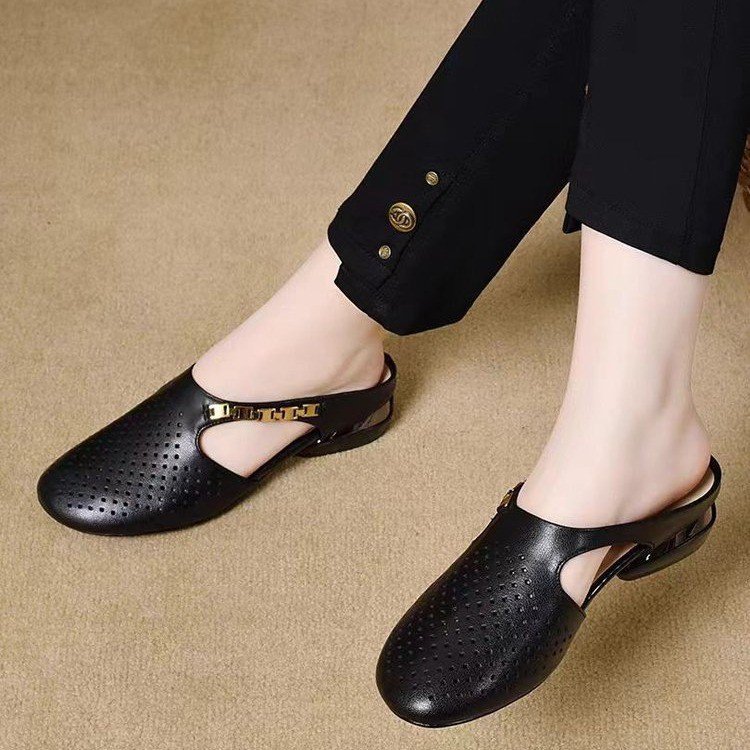 Europa y los Estados Unidos de la misma marca de remaches de metal hebilla de moda sexy zapatillas de talón grueso nuevo perezoso zapatos casuales para mujeres