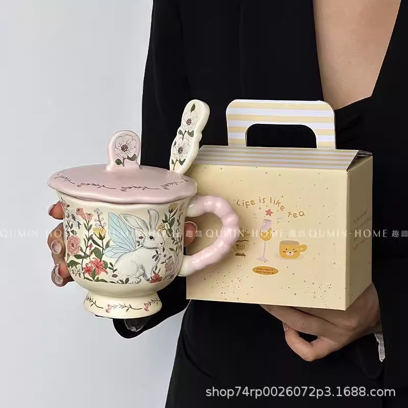可爱花间兔马克杯卡通带盖带勺陶瓷杯子情侣水杯精致伴手礼