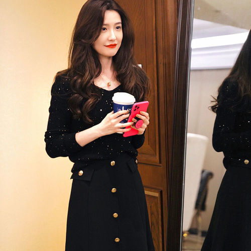 2024 new petite V-neck sweater long-sleeved pullover sequin temperament fashion slim short women's sweater