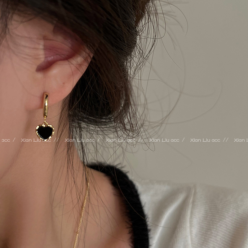Black Heart Pendant Earrings, New Popular Style, Stylish Ear Clips for Women, Niche Design, High-End Earrings, Ear Hoops