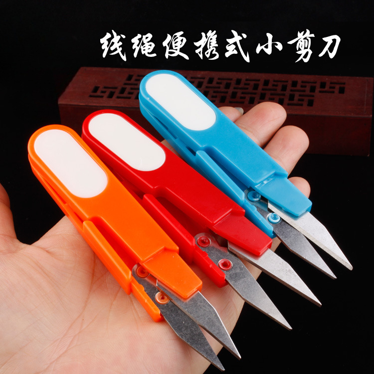 Hijo de color de mango de plástico mano pequeña tijeras de acero de manganeso cuerpo de cuchillo resorte U-tijeras de hilo tijeras herramientas de bordado cruzado