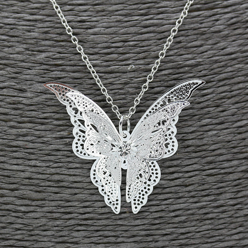 Collar De Mariposa De Punta Hueca Chapado En Plata Con Cadena De Alas Voladoras De Diamante Mariposa display picture 1