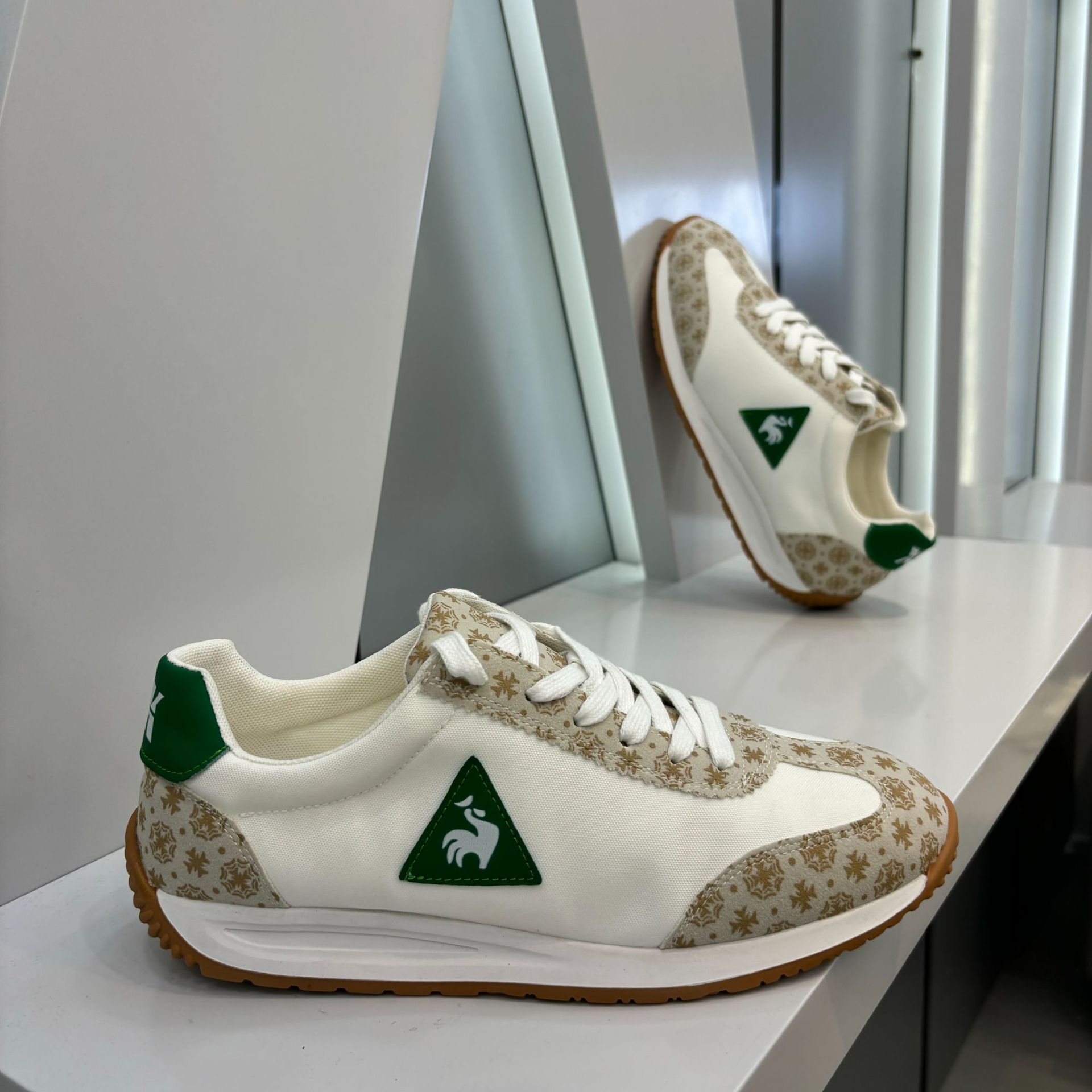 Sneakers uomo bianche scarpe casual comode da passeggio_voghion.com