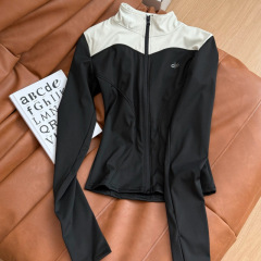 25 春夏新定番黒と白のコントラストカラースリムフィットスポーツ速乾ヨガジャケット女性用