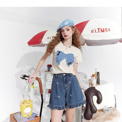 妖精のポケット「蝶結びに気性がある」は肩の半袖tシャツを身に着けています。