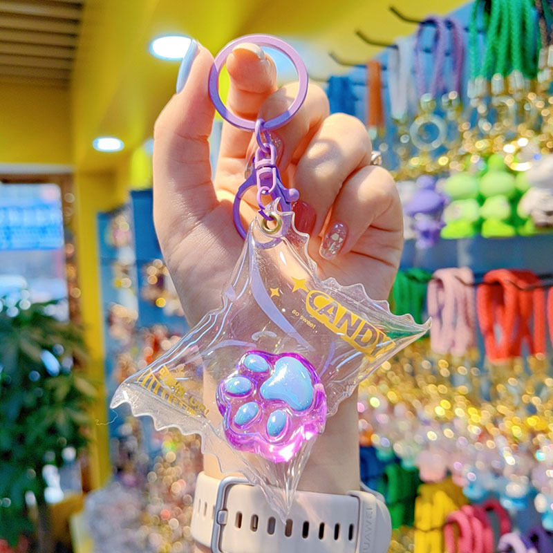 Caramelos de color translucentes llaves de garra de gato bolsos de automóviles llaves colgantes delicados colgantes de garra de gato llaves al por mayor