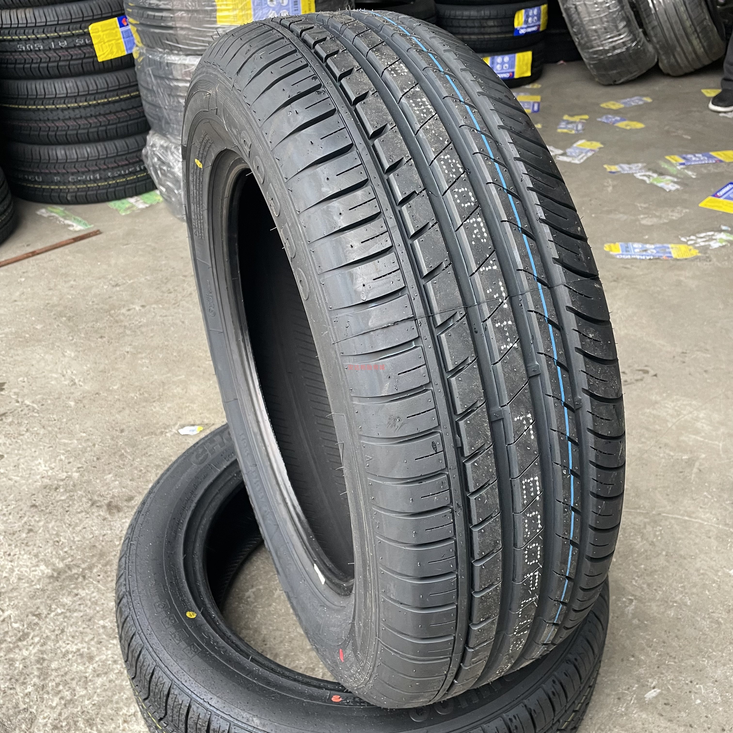 1415inch Long Road Hongge Spectrum Light Truck Tire Gopro Five-Year Warranty 195/65R15 195/60R15