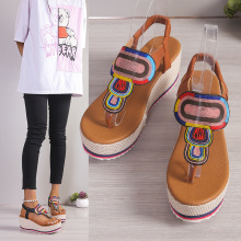 坡跟大码凉鞋女2025年夏季新款欧美彩色水钻厚底高跟夹趾松带凉鞋